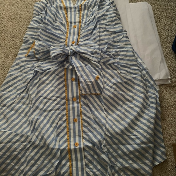 Striped Button down halter dress - Picture 4 of 4